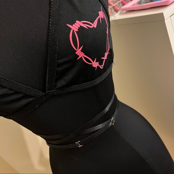 SHEIN • Top - Picture 3 of 4